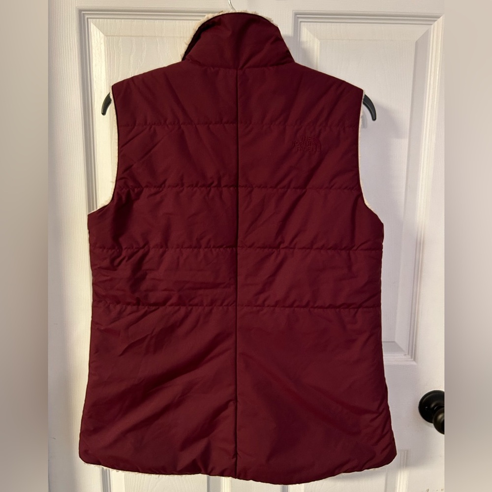 The North Face Merriewood Reversible Vest Women’s Small Maroon Sherpa - Picture 2 of 14